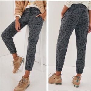 Anthropologie Cloth & Stone Grey and Black Leopard Print Everyday Joggers